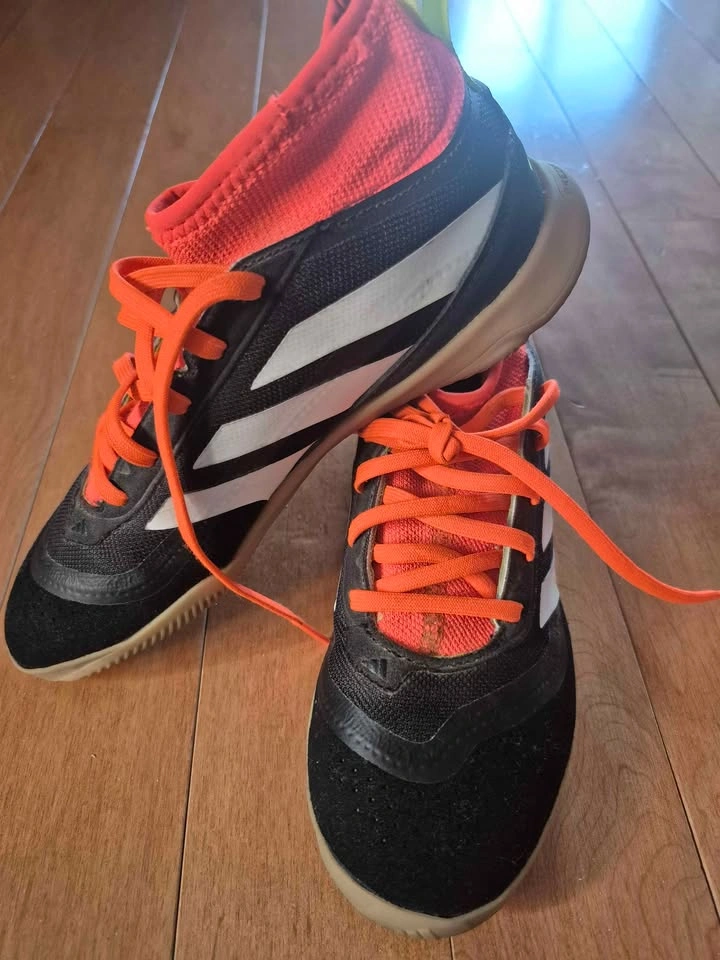Adidas Predator 24 League Indoor Soccer Shoes - Kids US 4.5 - photo 3