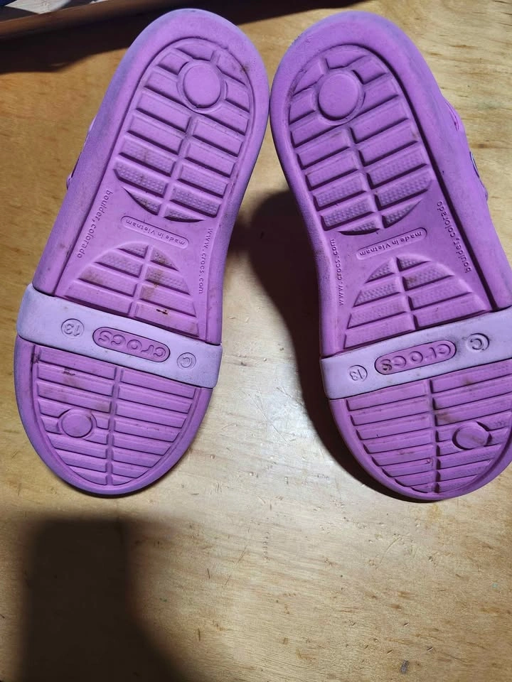 Crocs Girls Keeley Petal Charm Sandals Pink C 13 - photo 3