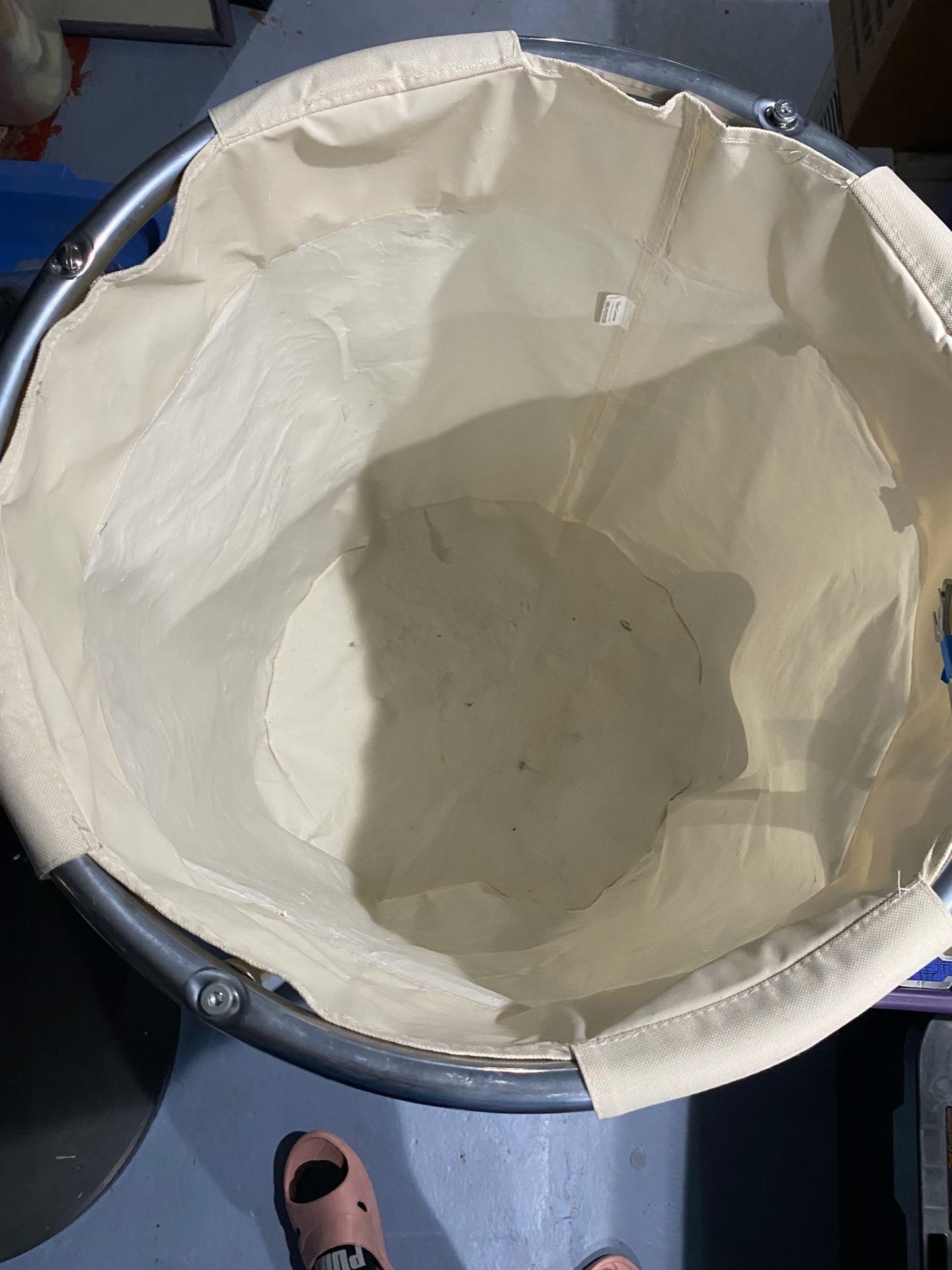 Commercial Round Laundry Hamper - photo 3