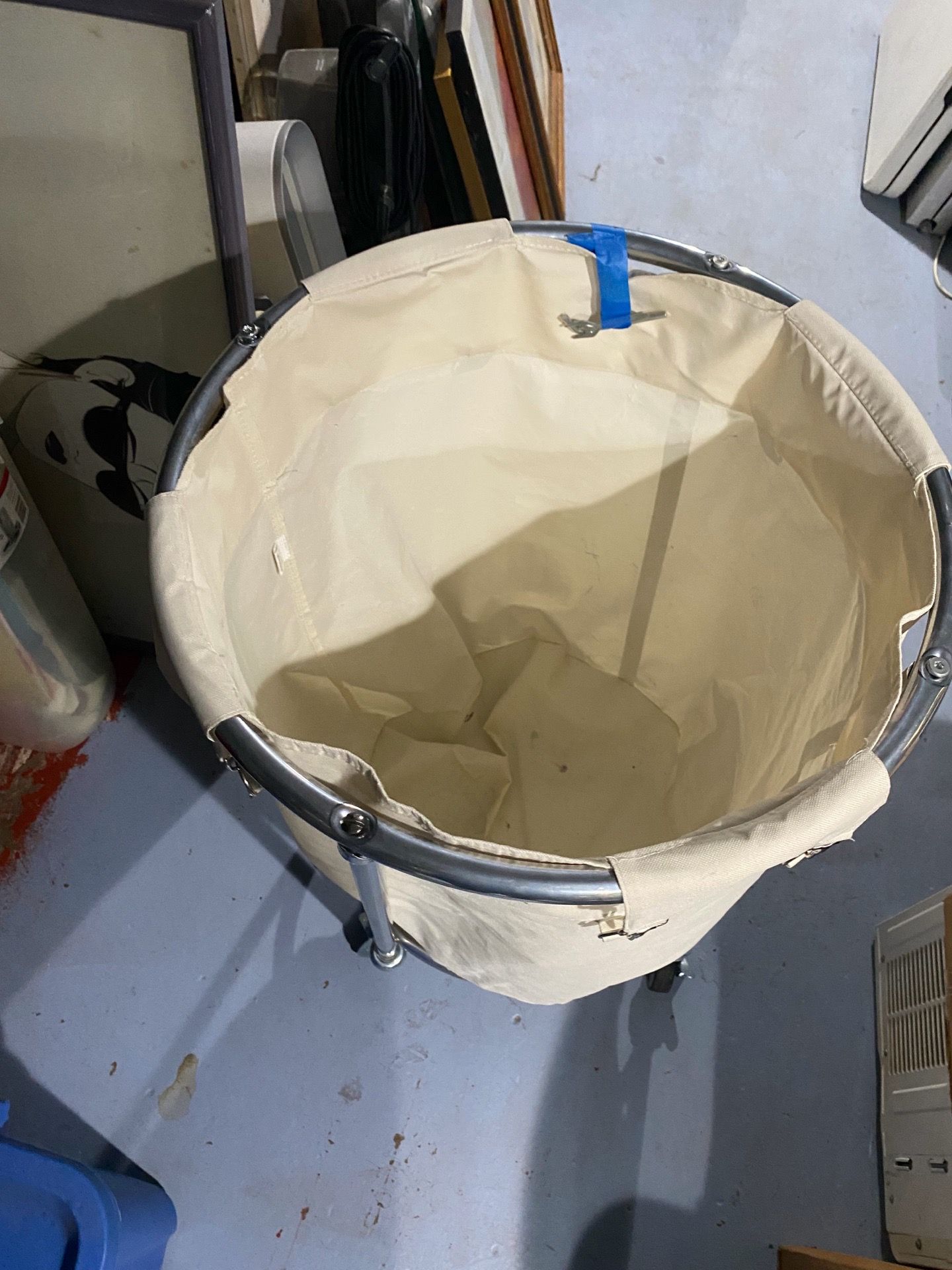 Commercial Round Laundry Hamper - photo 4