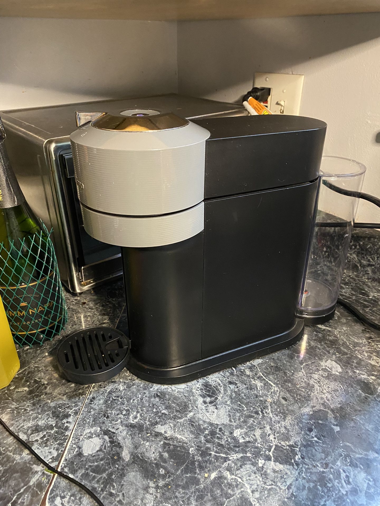 Nespresso Vertuo Coffee Machine - Like New - photo 2
