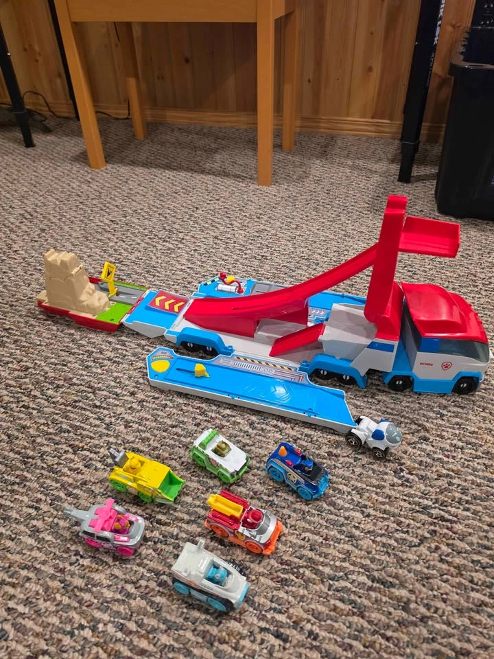 Paw Patroller Truck with Robopup & 6 Metal Vehicles - photo 2