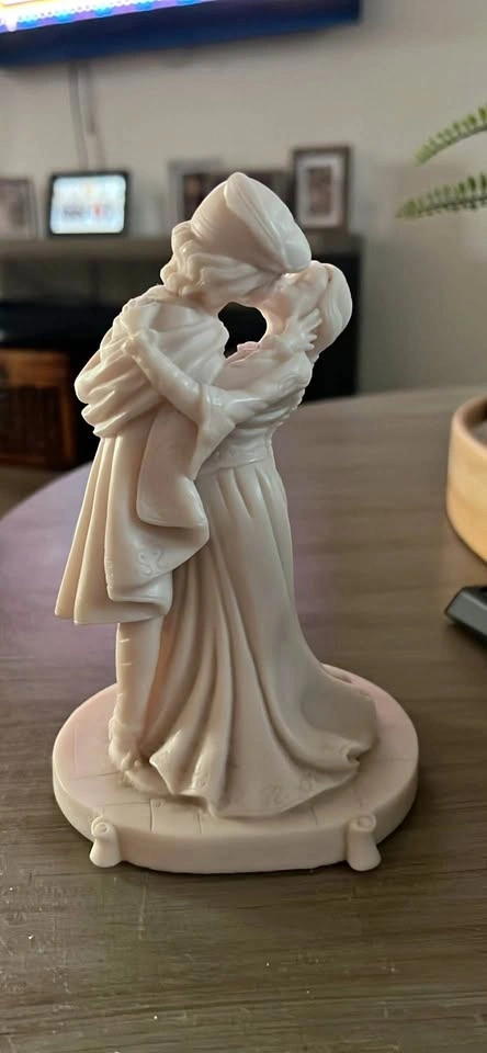 Romeo & Juliette Statue