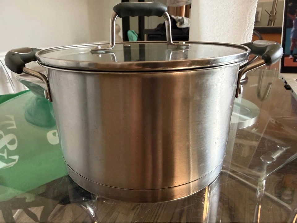 Stainless Steel 3.8QT Pot w/ Glass Lid (Like New) - photo 2