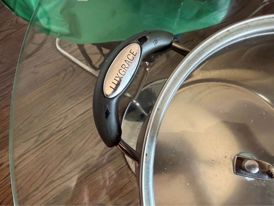 Stainless Steel 3.8QT Pot w/ Glass Lid (Like New) - photo 3