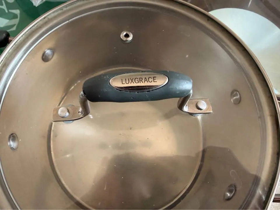 Stainless Steel 3.8QT Pot w/ Glass Lid (Like New) - photo 4