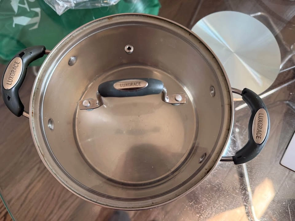 Stainless Steel 3.8QT Pot w/ Glass Lid (Like New) - photo 5