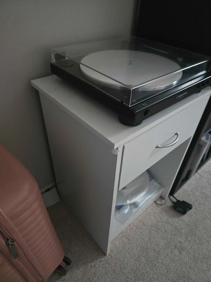 White nightstand - photo 3