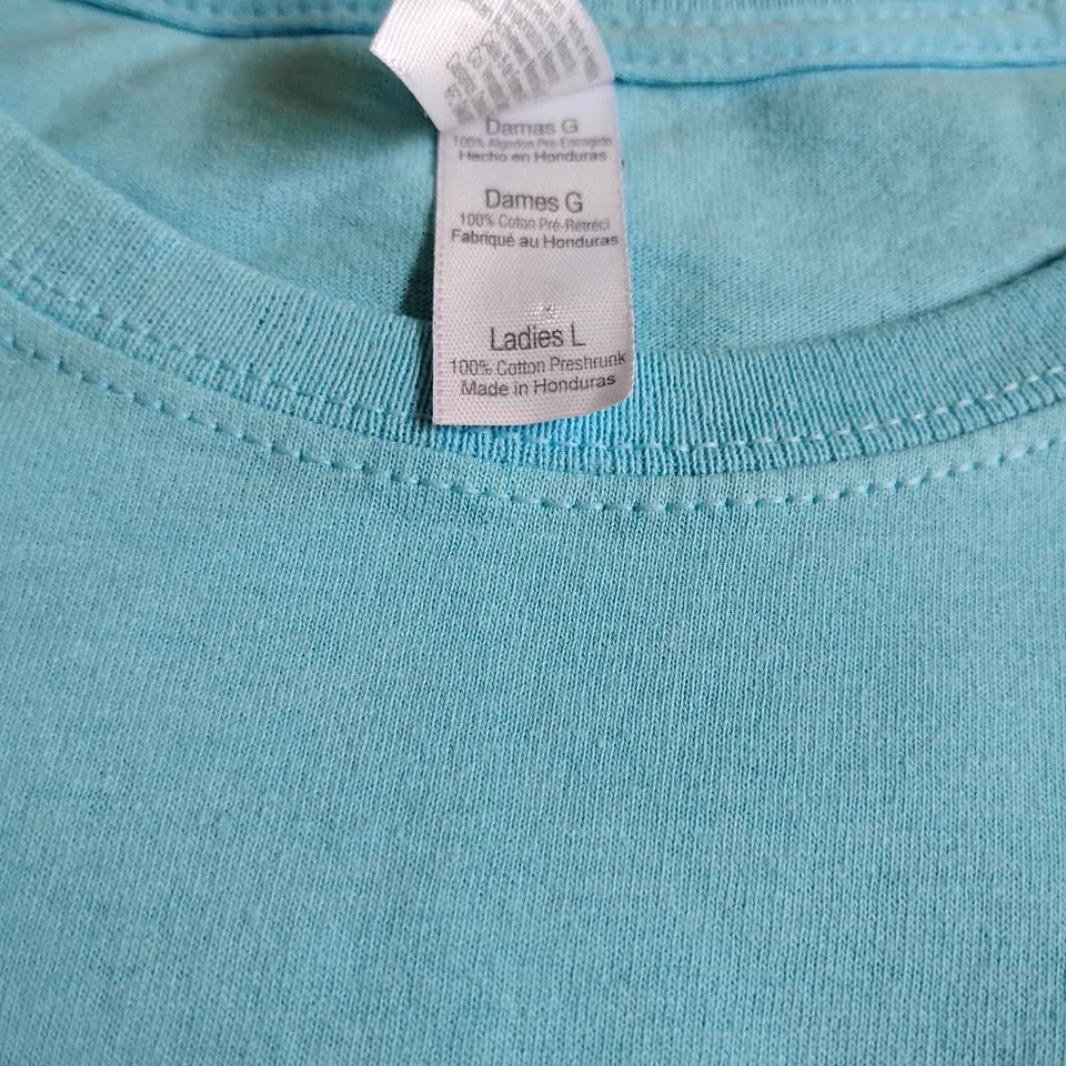 Winnipeg's Most Ladies Blue Top 🌱 - photo 2
