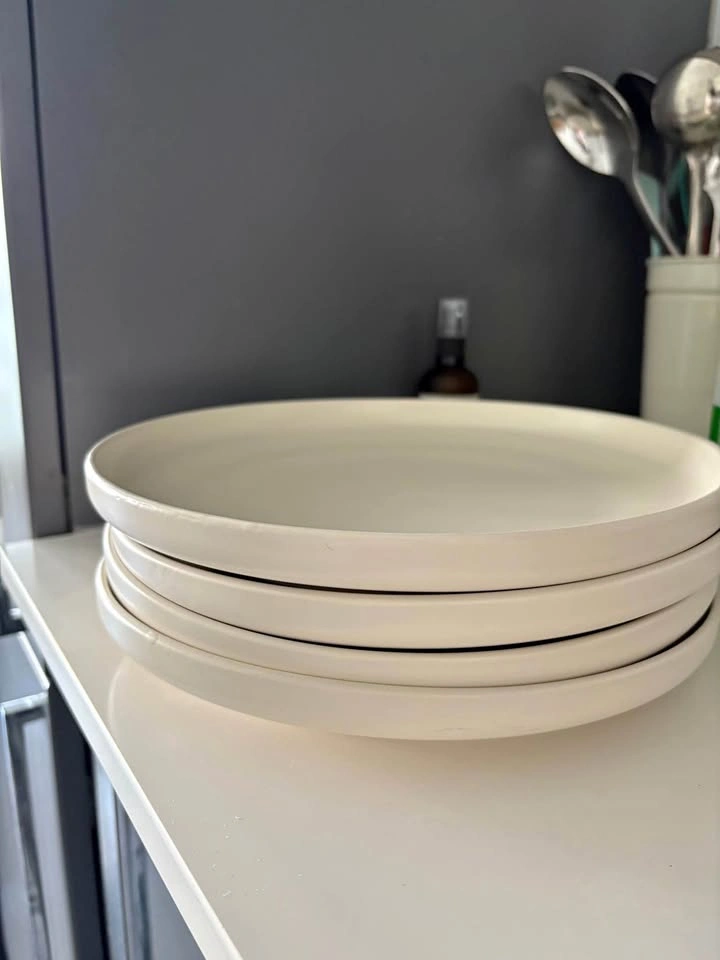 Oak and fort beige ceramic plate set - pickup only