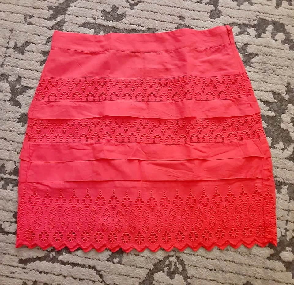 Gap Ladies Coral Skirt NWT 🌱