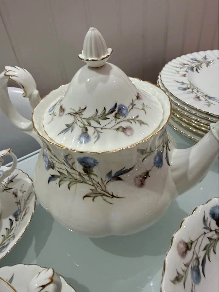 Antique 1960s Royal Albert Brigadoon 72 Pc Dinnerware Set - photo 3