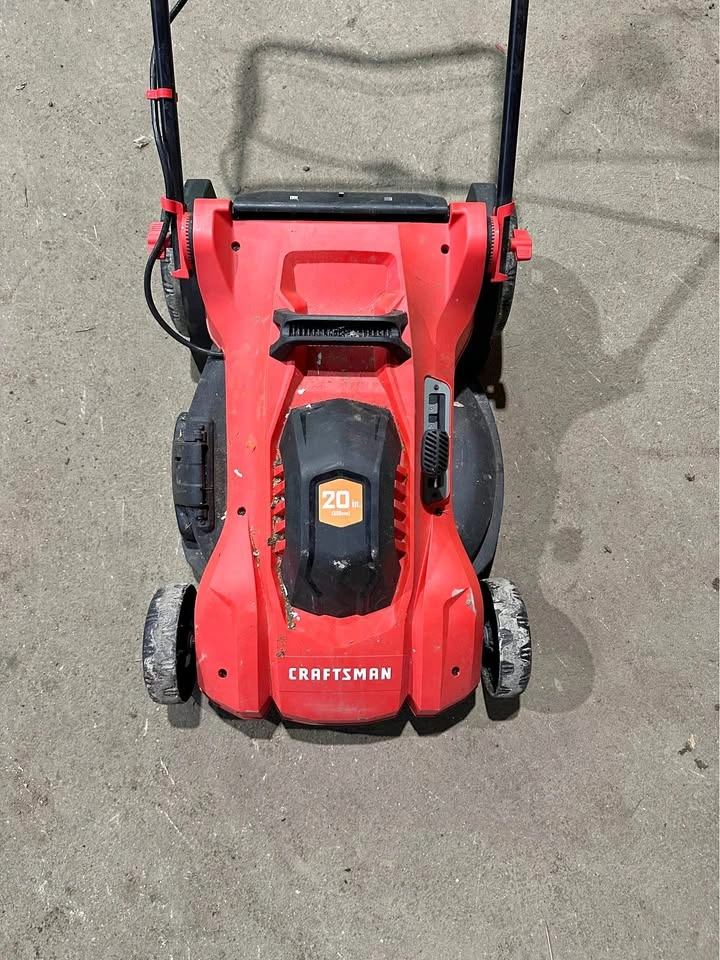 Lawnmower and trimmer combo