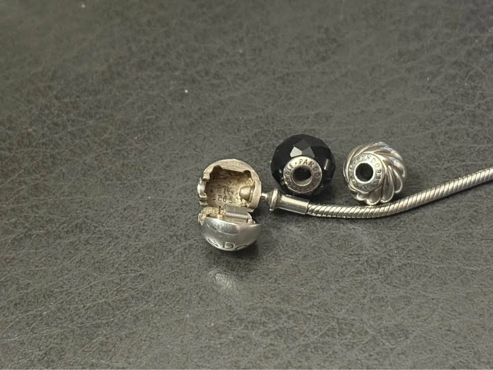 Pandora bracelet and charms - photo 3