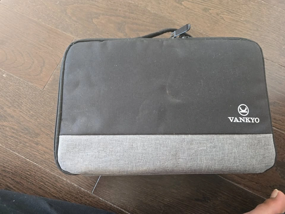 Vankyo Leisure 470 Mini Projector - Like New w/ Case - photo 3