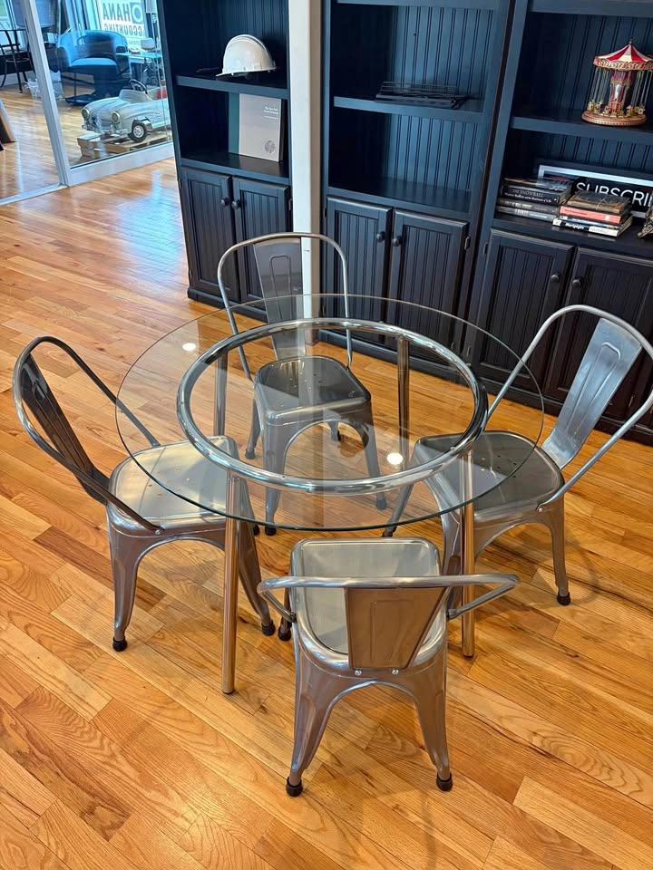 Round Glass Top Table and 4 Chairs
