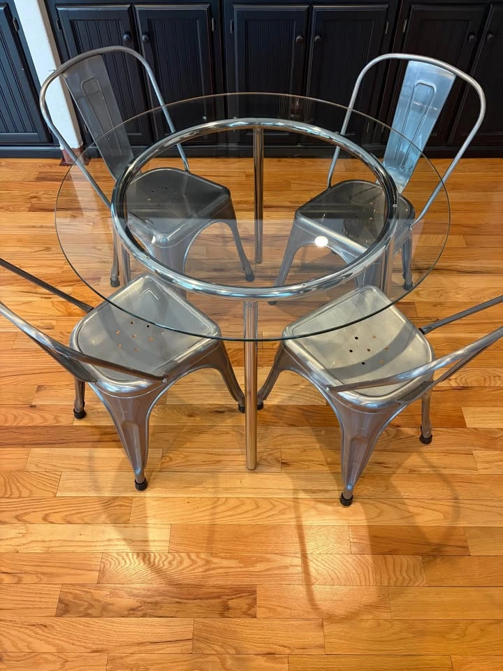 Round Glass Top Table and 4 Chairs - photo 2