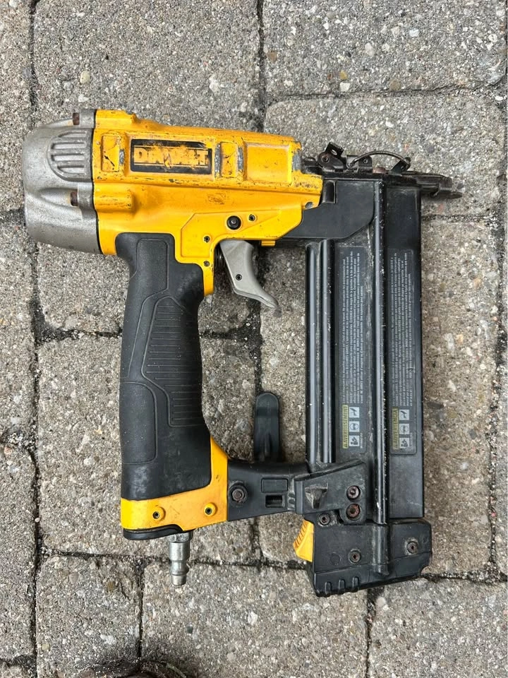 DEWALT DWFP12231 18 GA FINISH NAILER - photo 2