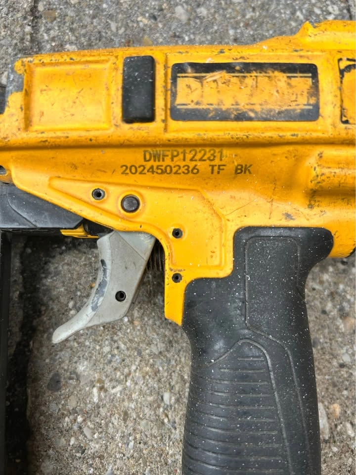 DEWALT DWFP12231 18 GA FINISH NAILER - photo 3