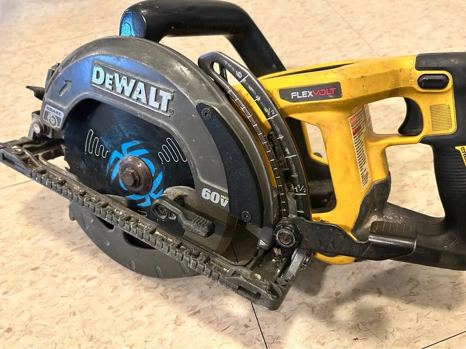 DEWALT DCS577 DUST PORT COVER - photo 2