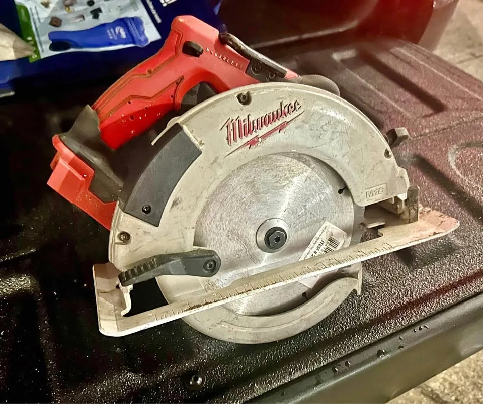 M18 7 1/4” CIRCULAR SAW DUST PORT COVER
