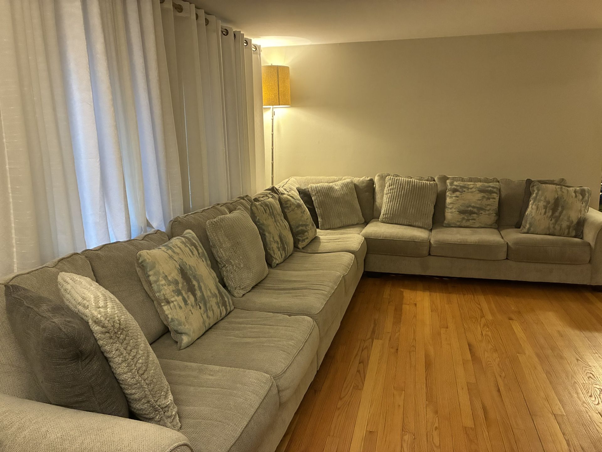 Like New Large Beautiful Sofa - photo 2