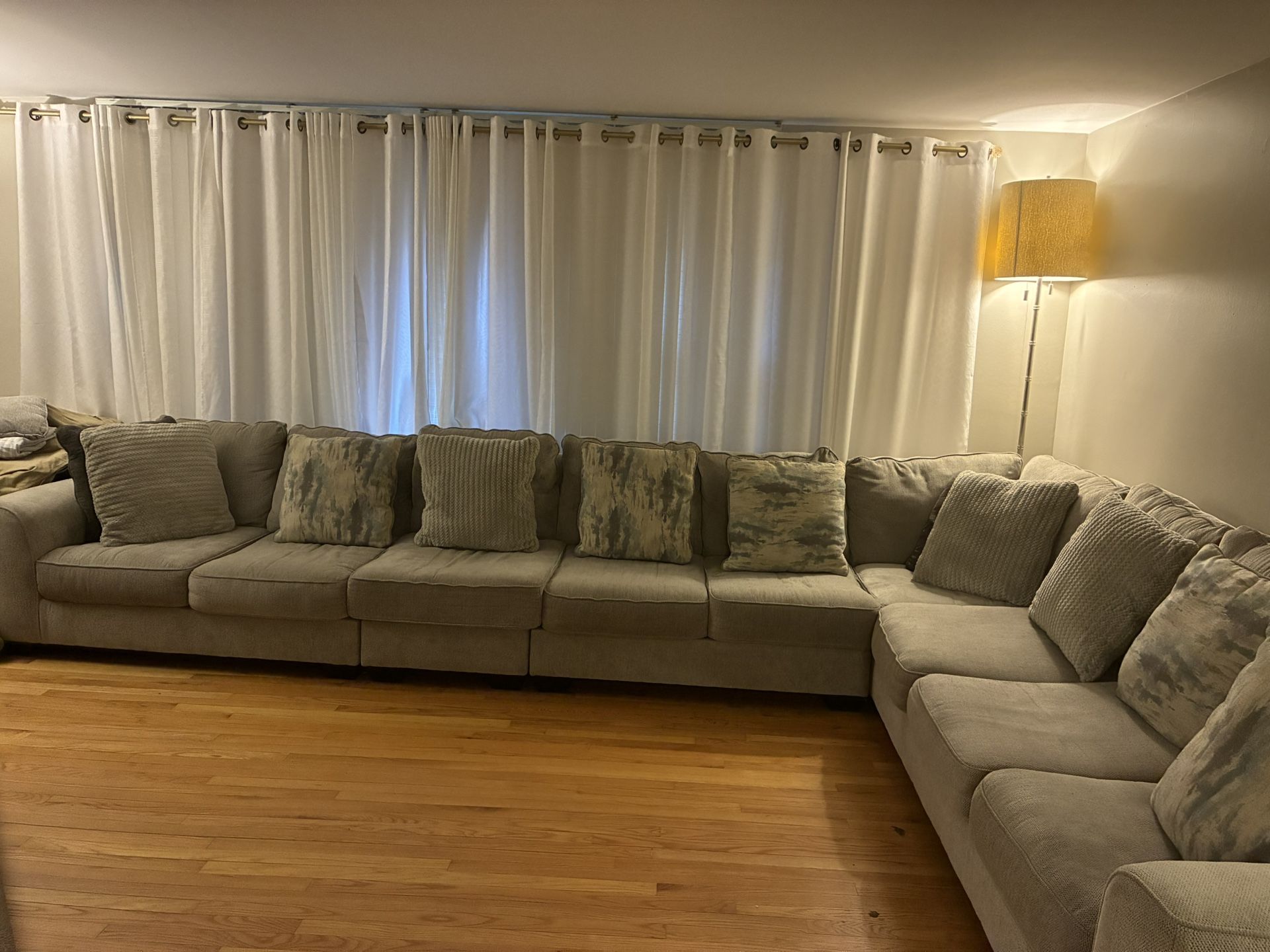 Like New Large Beautiful Sofa - photo 3