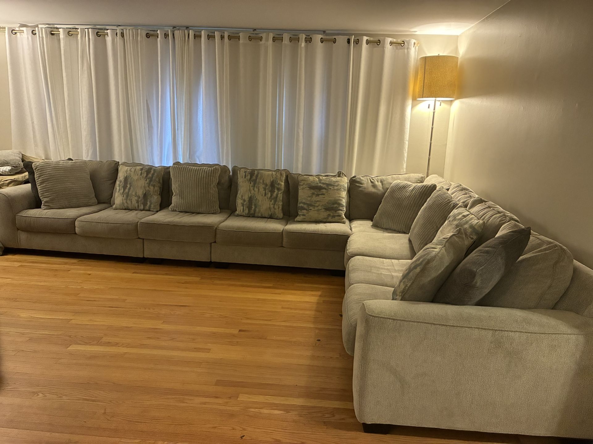 Like New Large Beautiful Sofa - photo 4