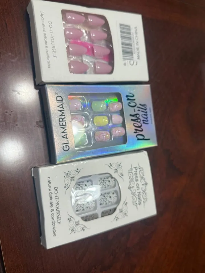 Press ON Nails with Prep Kit image indicator(8)