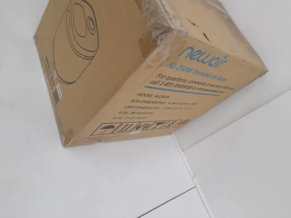 BRAND NEW ELECTRIC ICE MAKER - MAKES 50LBS A DAY image indicator(3)