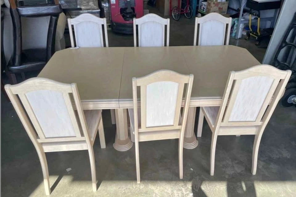 Light wood extendable dining set with 6 chairs