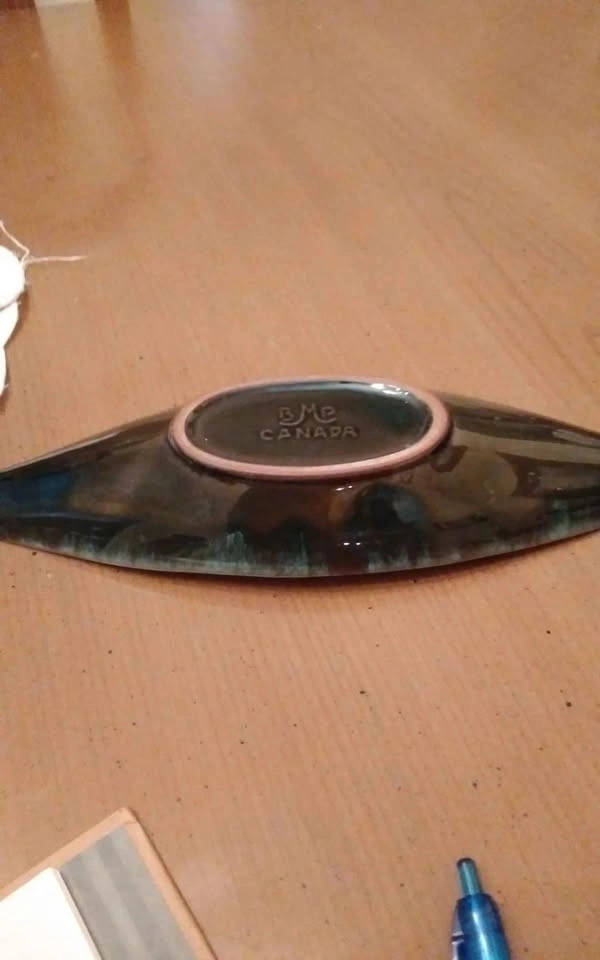 Vintage Blue Mountain Pottery 12" Decorative Leaf Dish - photo 4