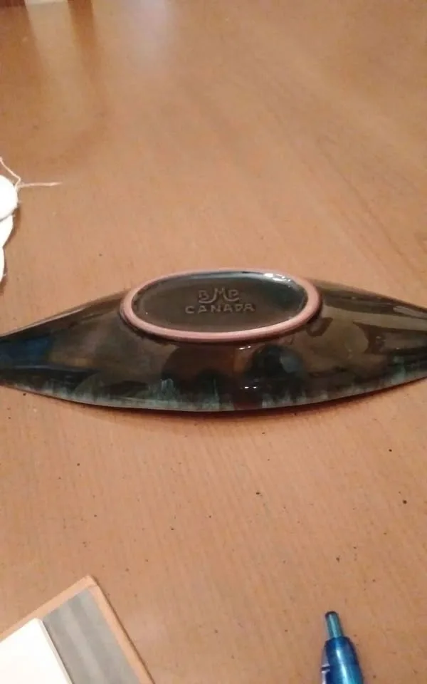 Vintage Blue Mountain Pottery 12" Decorative Leaf Dish - photo 4