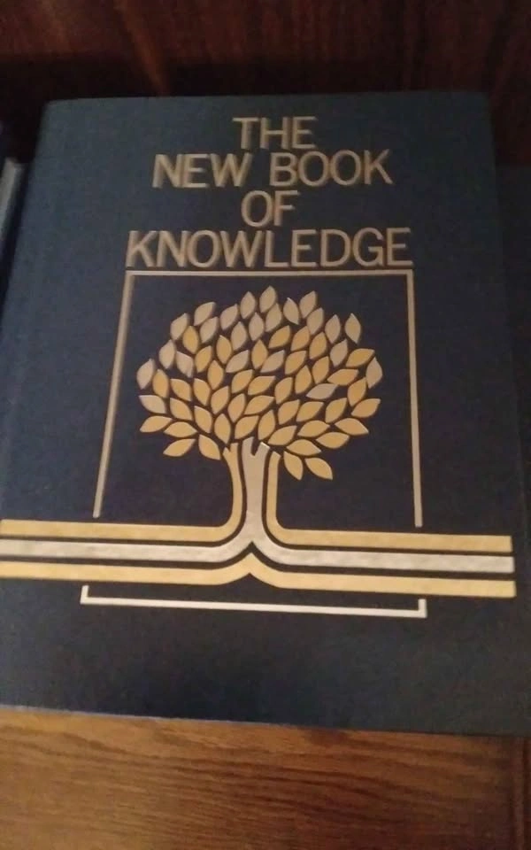 Book of Knowledge set year 1991 - photo 2