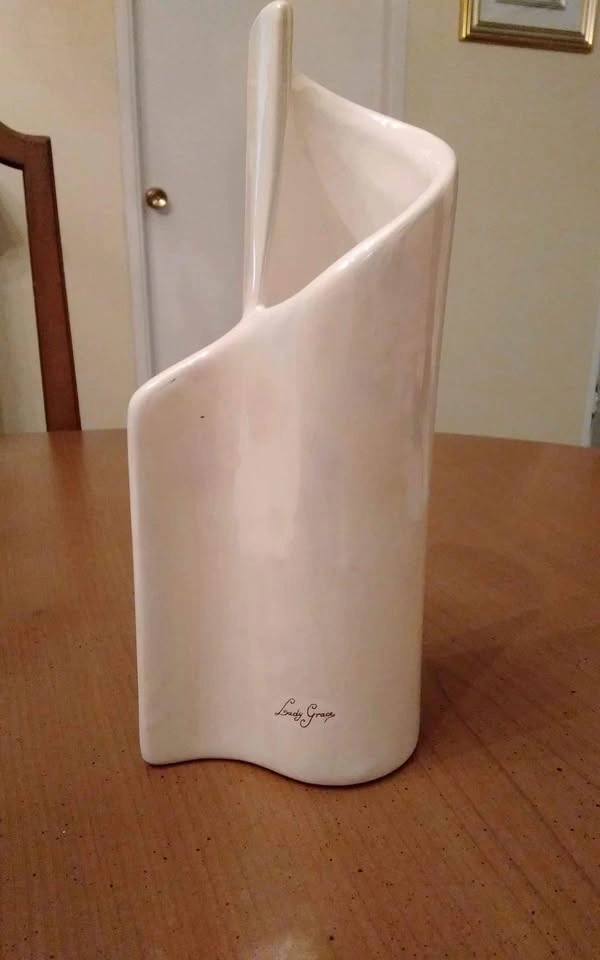 Vintage Lady Grace Glazed White Ceramic Vase - photo 2