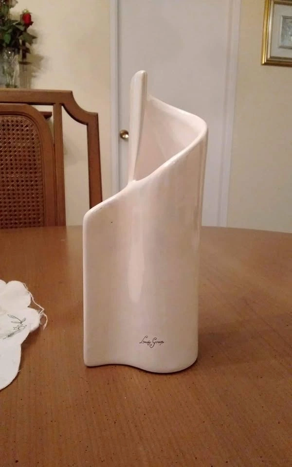 Vintage Lady Grace Glazed White Ceramic Vase - photo 3