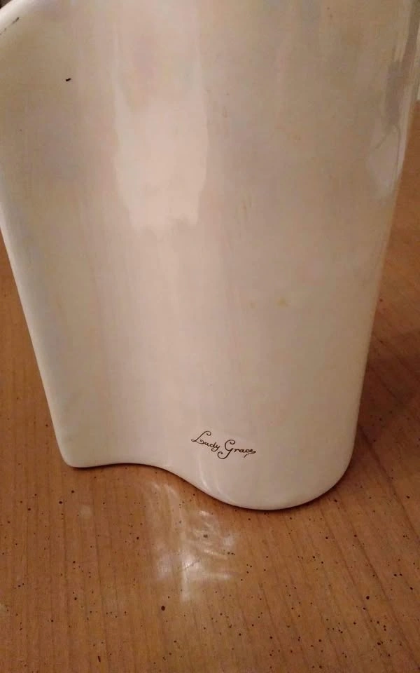 Vintage Lady Grace Glazed White Ceramic Vase - photo 5