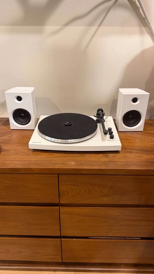 Crosley T150B-WH Bluetooth Turntable System w/ Speakers - photo 2