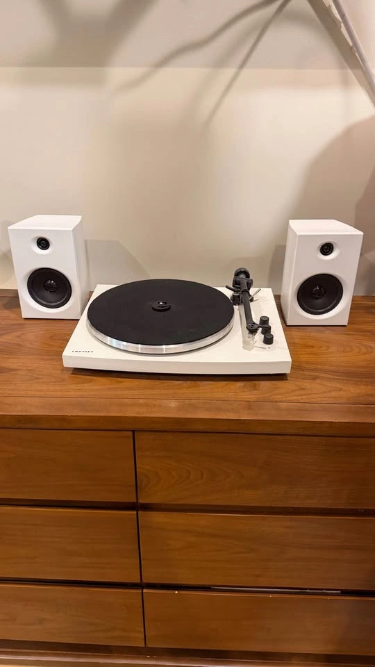 Crosley T150B-WH Bluetooth Turntable System w/ Speakers - photo 3