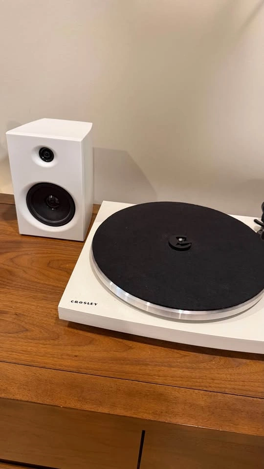 Crosley T150B-WH Bluetooth Turntable System w/ Speakers - photo 5