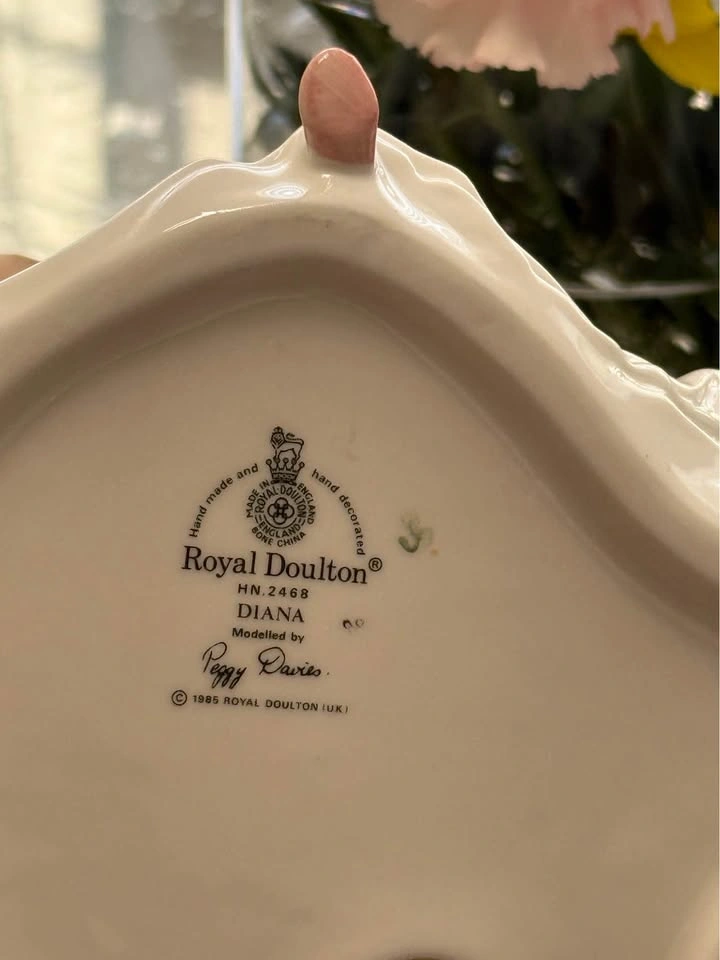 Royal Doulton Diana HN2468 - photo 2