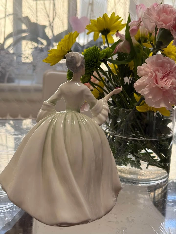 Royal Doulton Diana HN2468 - photo 3