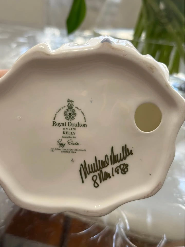 Royal Doulton Kelly (Signed) HN2478 - photo 2