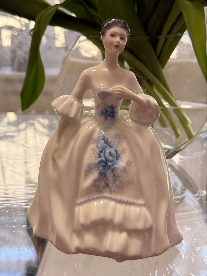 Royal Doulton Kelly (Signed) HN2478 - photo 3