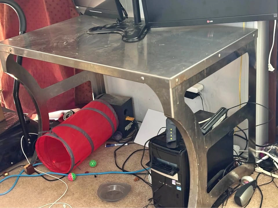 Desk-stainless steel