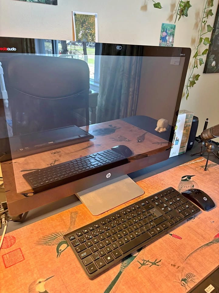HP All-in-One Touchscreen PC