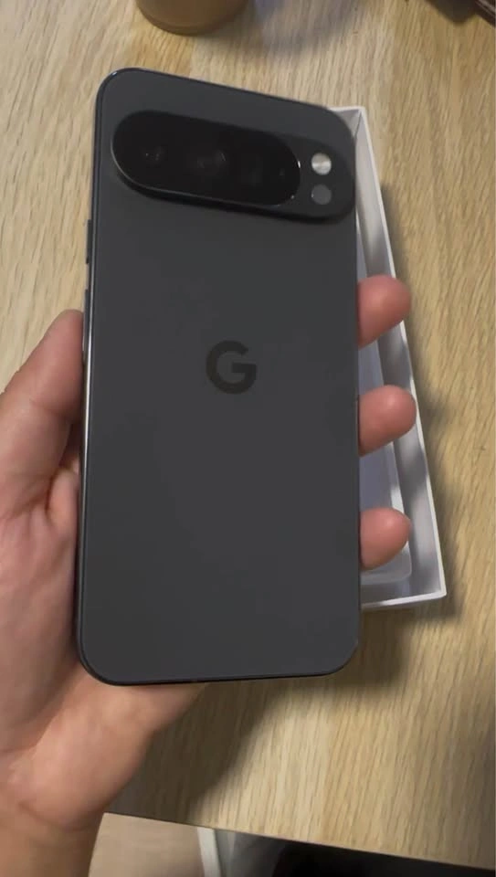 Pixel 10 Pro XL 256gb (100% battery health)