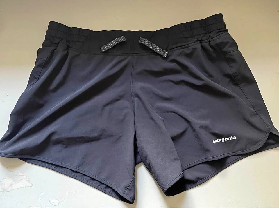 Patagonia Women’s Shorts (Size S) – LIKE NEW