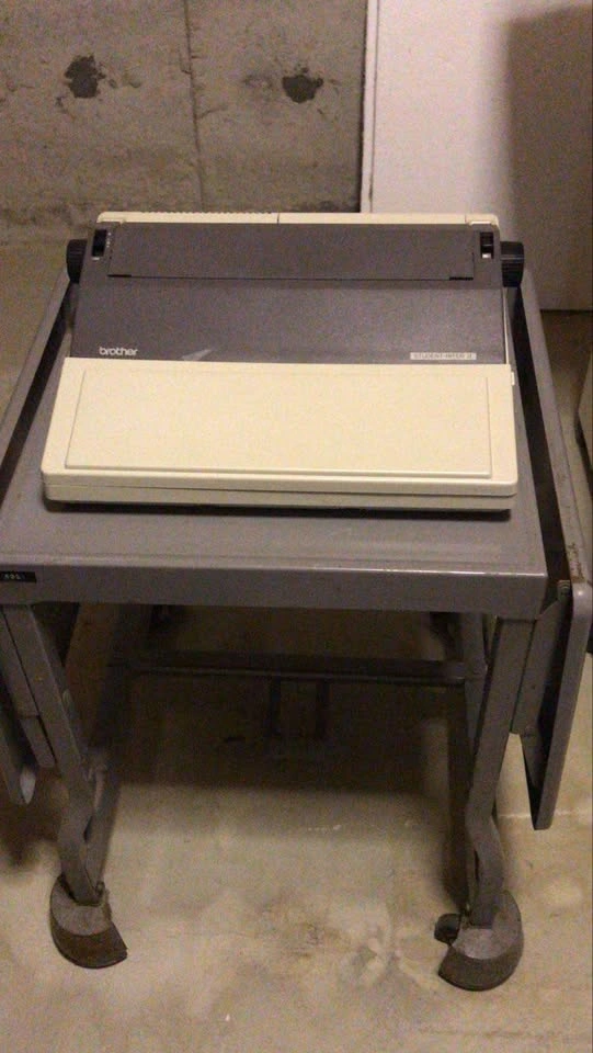 Brother Student-Riter II Electronic Typewriter - photo 2