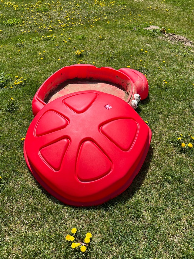 Step2 Crab Sandbox with Lid – Kids Outdoor Play (Red) - photo 3